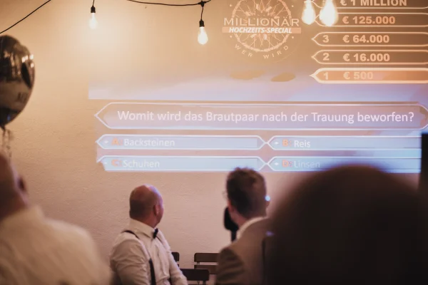 Wer wird Millionär Spiel beim Abendprogramm in der Festscheune.